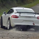 Porsche Cayman GT4 - na trasie rajdu widok z tyłu