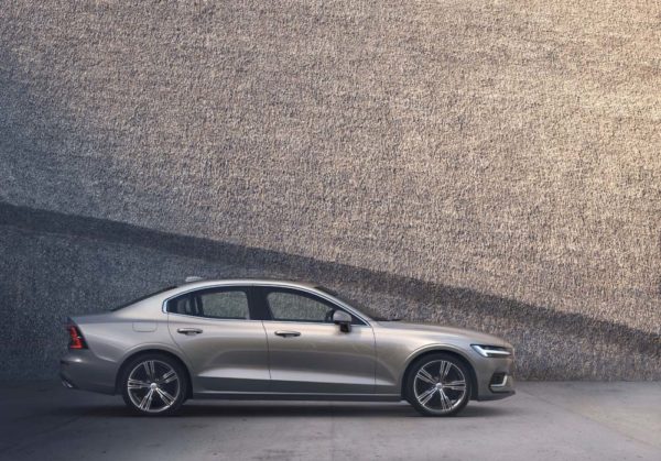 Nowe Volvo S60 Inscription - widok z boku