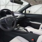 Lexus UX - wnętrze przód