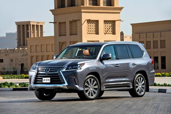 Lexus LX przód i bok